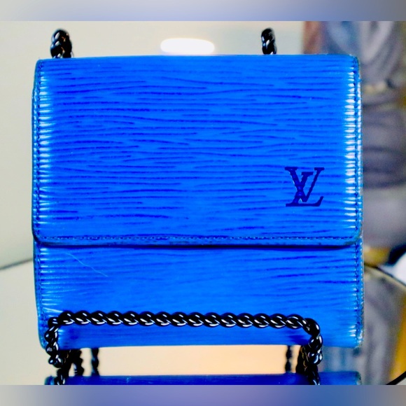 Louis Vuitton Other - “HOST PICK” Louis Vuitton Epi Porte Monnaie Billets Cartes Credit Wallet
